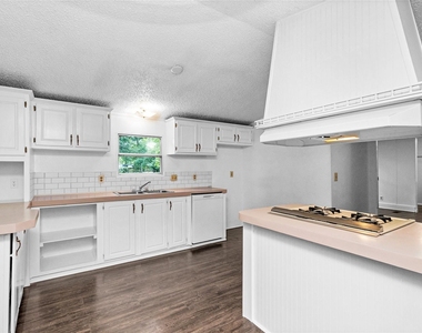 19339 Forest Lane Circle - Photo Thumbnail 16