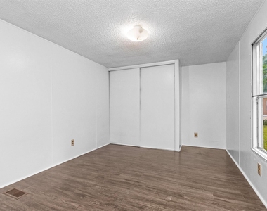 19339 Forest Lane Circle - Photo Thumbnail 13