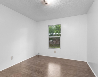 19339 Forest Lane Circle - Photo Thumbnail 10