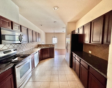 3947 Calgary Circle - Photo Thumbnail 9