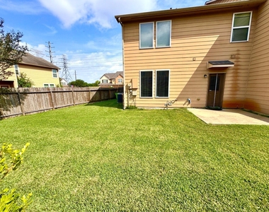 3947 Calgary Circle - Photo Thumbnail 19