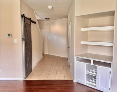 3947 Calgary Circle - Photo Thumbnail 8