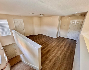 3947 Calgary Circle - Photo Thumbnail 13
