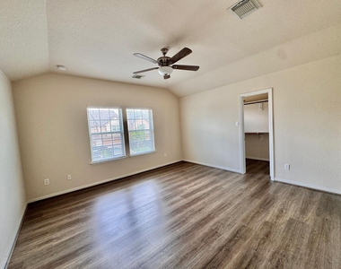 3947 Calgary Circle - Photo Thumbnail 17