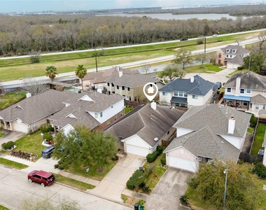 1631 Crescent Shores Lane - Photo Thumbnail 2