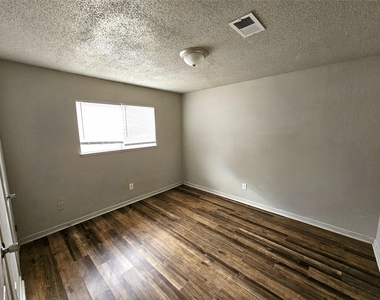 2421 16th Avenue N - Photo Thumbnail 11