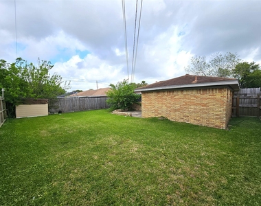 2421 16th Avenue N - Photo Thumbnail 18