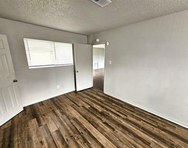 2421 16th Avenue N - Photo Thumbnail 10