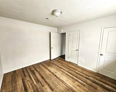 2421 16th Avenue N - Photo Thumbnail 16