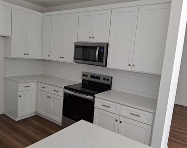6835 Landor Street - Photo Thumbnail 7