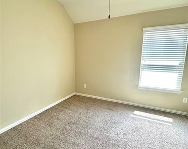 14818 Raleighs Meadow Court - Photo Thumbnail 9