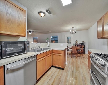 16923 Lockford Lane - Photo Thumbnail 3