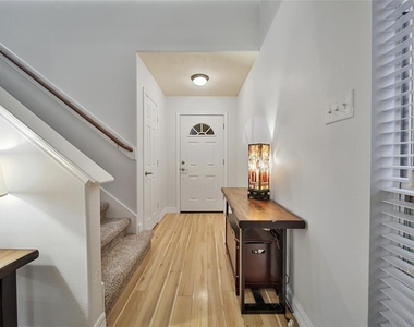16923 Lockford Lane - Photo Thumbnail 2
