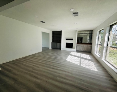 16246 Los Altos Drive - Photo Thumbnail 23