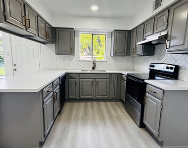 16246 Los Altos Drive - Photo Thumbnail 6