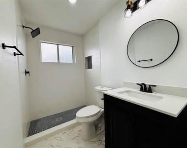 16246 Los Altos Drive - Photo Thumbnail 13
