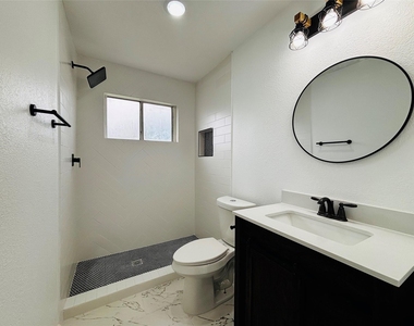 16246 Los Altos Drive - Photo Thumbnail 8