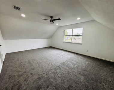 16246 Los Altos Drive - Photo Thumbnail 5