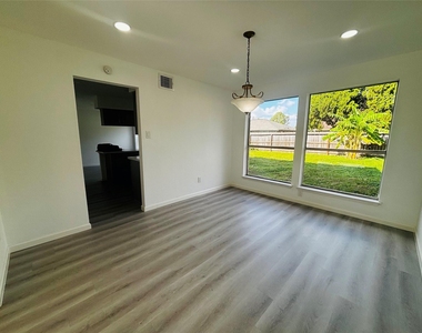 16246 Los Altos Drive - Photo Thumbnail 4