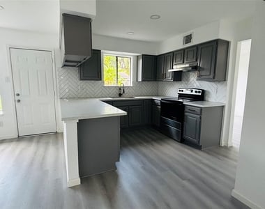 16246 Los Altos Drive - Photo Thumbnail 9