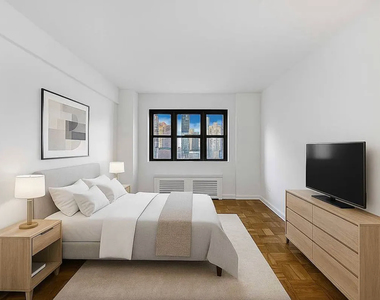 East 35th Street - Photo Thumbnail 2