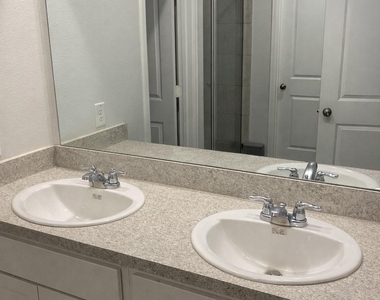 20935 Endeavor Street - Photo Thumbnail 5