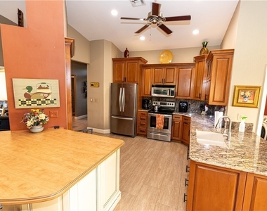 9411 Old Hickory Circle - Photo Thumbnail 4