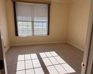 2411 Ramapo - Photo Thumbnail 11
