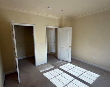 2411 Ramapo - Photo Thumbnail 12
