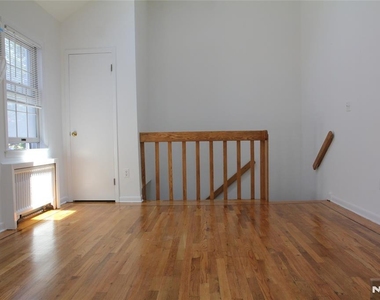 610 Grand - Photo Thumbnail 1