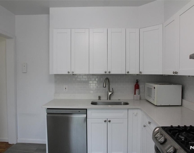 610 Grand - Photo Thumbnail 8