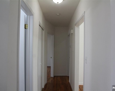 610 Grand - Photo Thumbnail 9