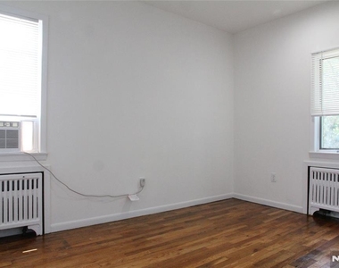 610 Grand - Photo Thumbnail 11