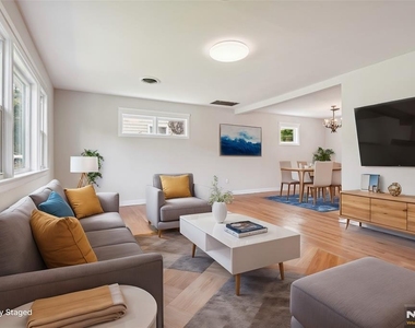 990 Washington - Photo Thumbnail 2