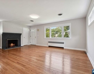 990 Washington - Photo Thumbnail 1