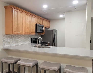1460 Sheafe Avenue Ne - Photo Thumbnail 6