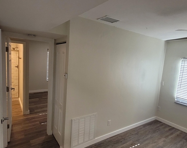 1460 Sheafe Avenue Ne - Photo Thumbnail 19