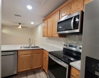 1460 Sheafe Avenue Ne - Photo Thumbnail 4