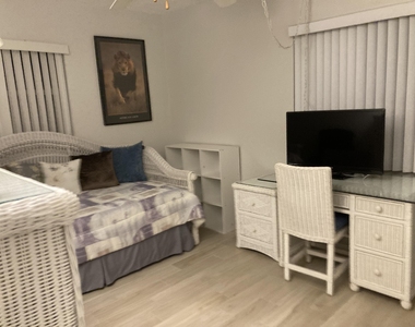 190 E Olmstead Drive - Photo Thumbnail 8