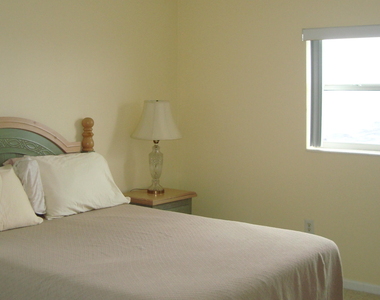 190 E Olmstead Drive - Photo Thumbnail 4