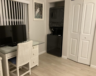 190 E Olmstead Drive - Photo Thumbnail 11