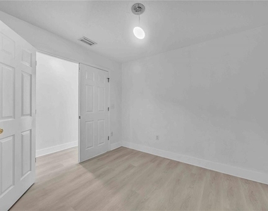 727 Kensington Lake Circle - Photo Thumbnail 41