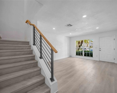 727 Kensington Lake Circle - Photo Thumbnail 11