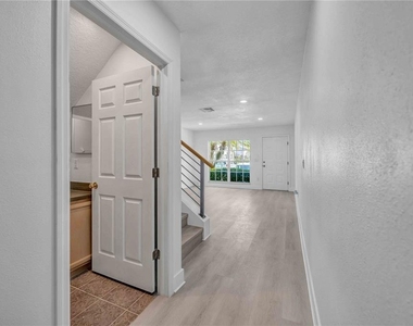 727 Kensington Lake Circle - Photo Thumbnail 13