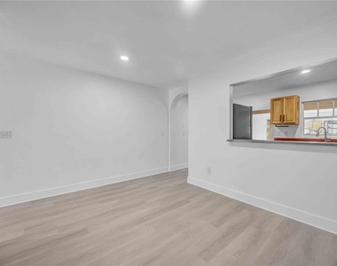 727 Kensington Lake Circle - Photo Thumbnail 18
