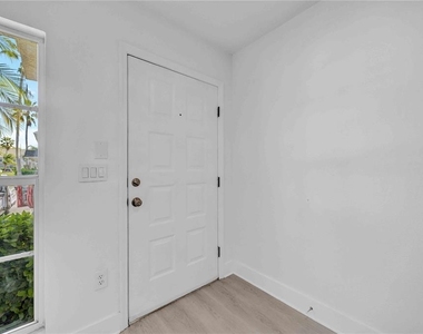 727 Kensington Lake Circle - Photo Thumbnail 9