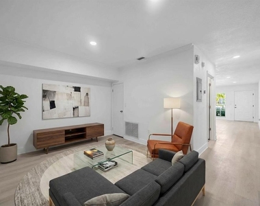727 Kensington Lake Circle - Photo Thumbnail 14