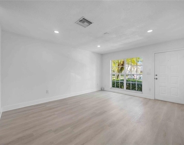 727 Kensington Lake Circle - Photo Thumbnail 8