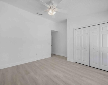 727 Kensington Lake Circle - Photo Thumbnail 46