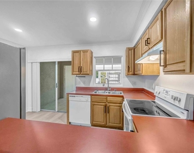 727 Kensington Lake Circle - Photo Thumbnail 20